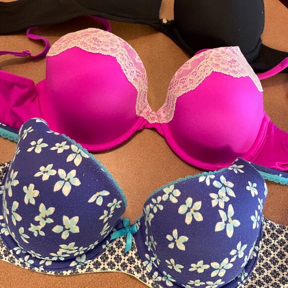 BUNDLE OF THREE high quality Victoria's Secret Demi Bras 32C 32D 34C - Picture 4 of 16